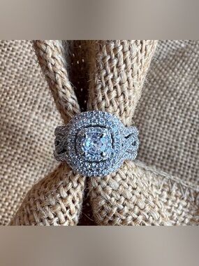 Sparkly CZ Elegant Silver Diamond Ring Wedding  Size 8